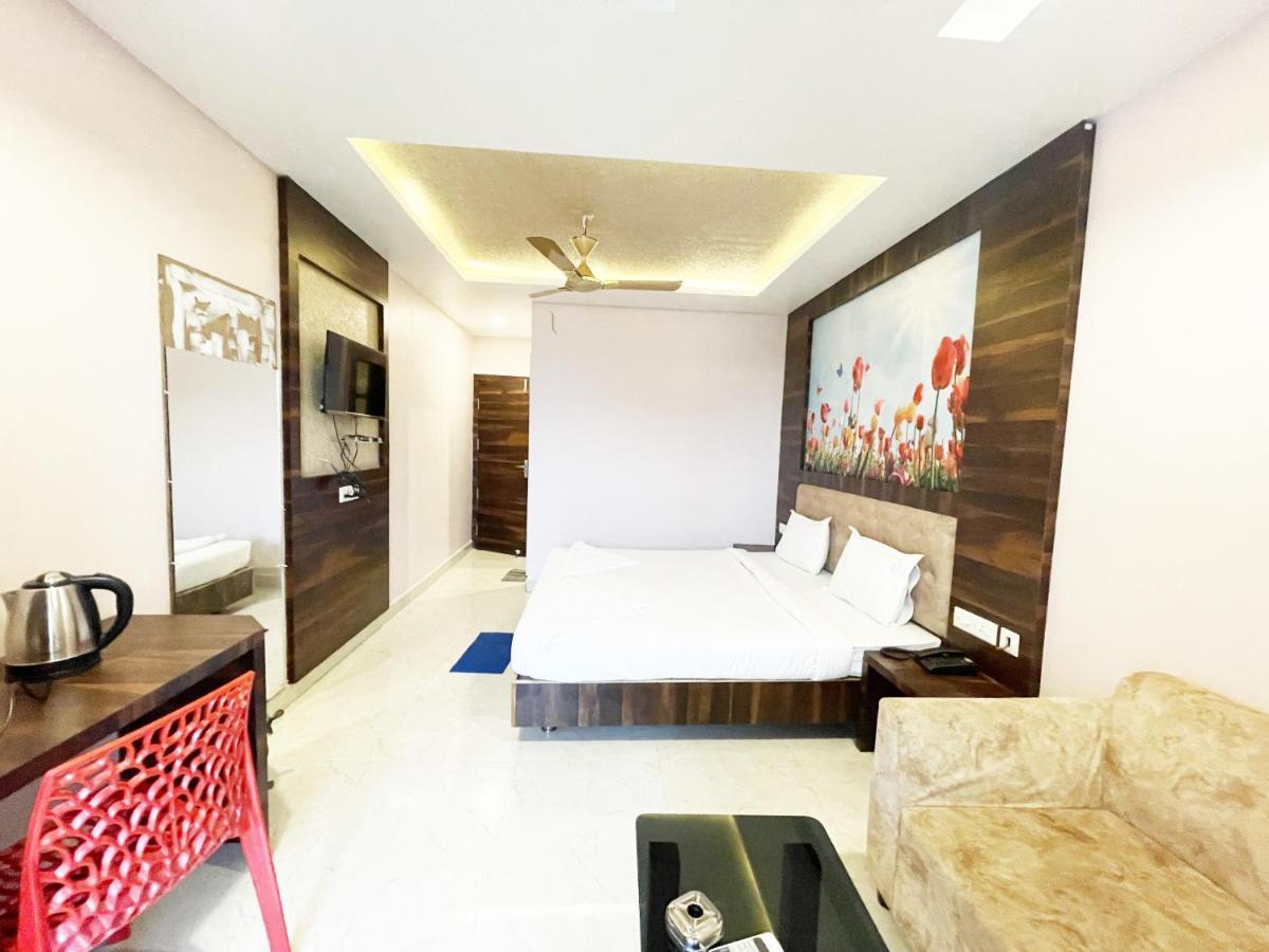 Shree Ganesh Hotel Пури Экстерьер фото