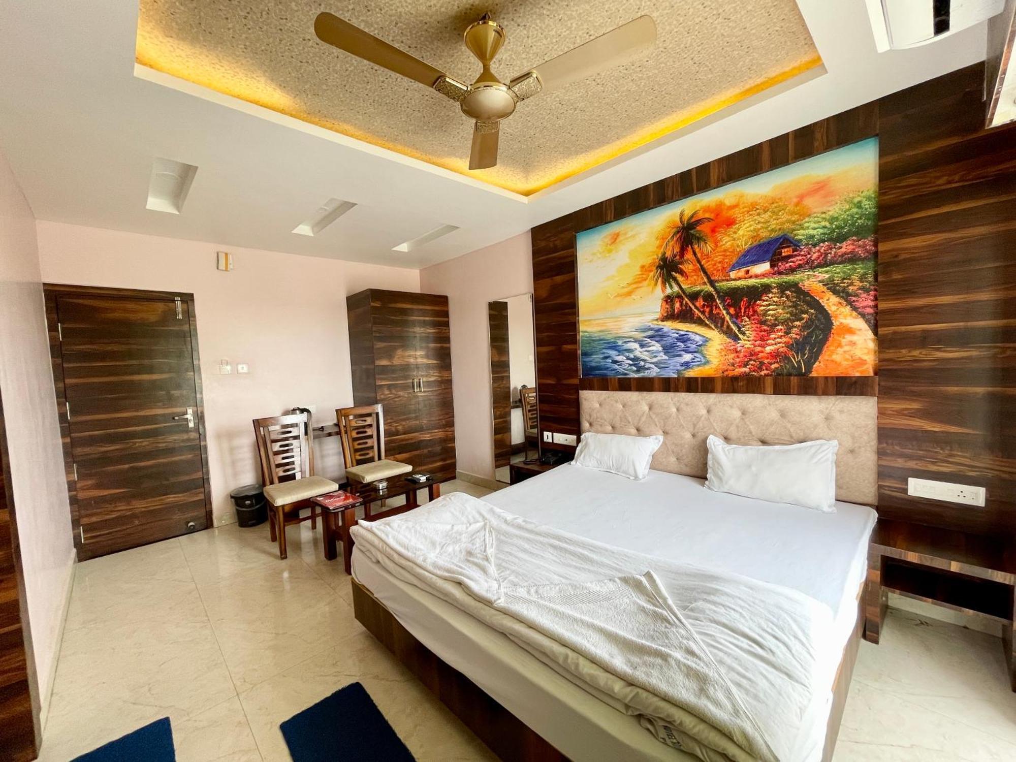 Shree Ganesh Hotel Пури Экстерьер фото